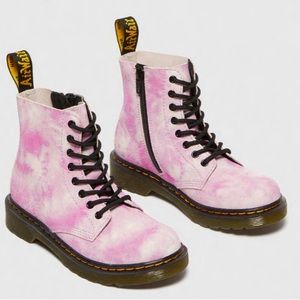 Doc Martens 1460 J
Pink tye dye
